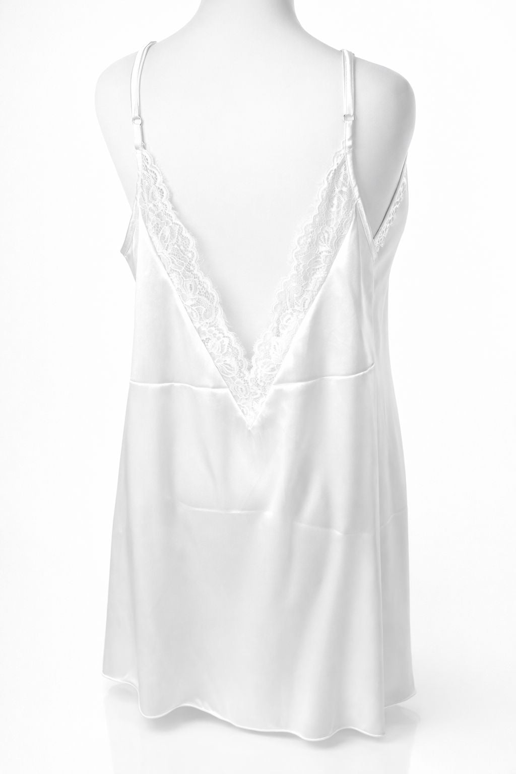 Chemise de nuit blanche avec dos ouvert